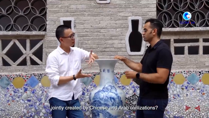 A match of blue and white porcelain making