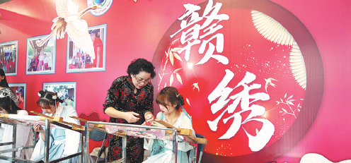 Students pay homage to intangible cultural heritage