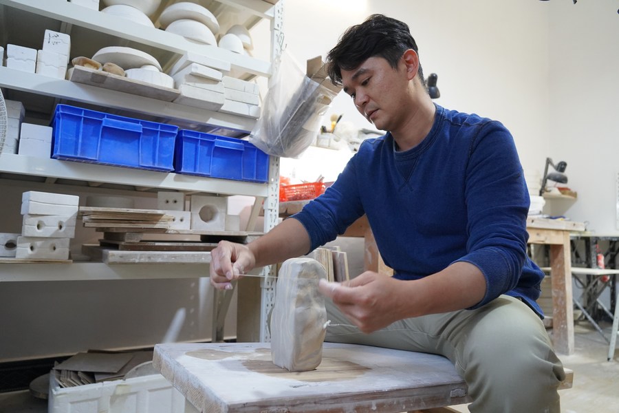 Traditional culture wins hearts of youth worldwide