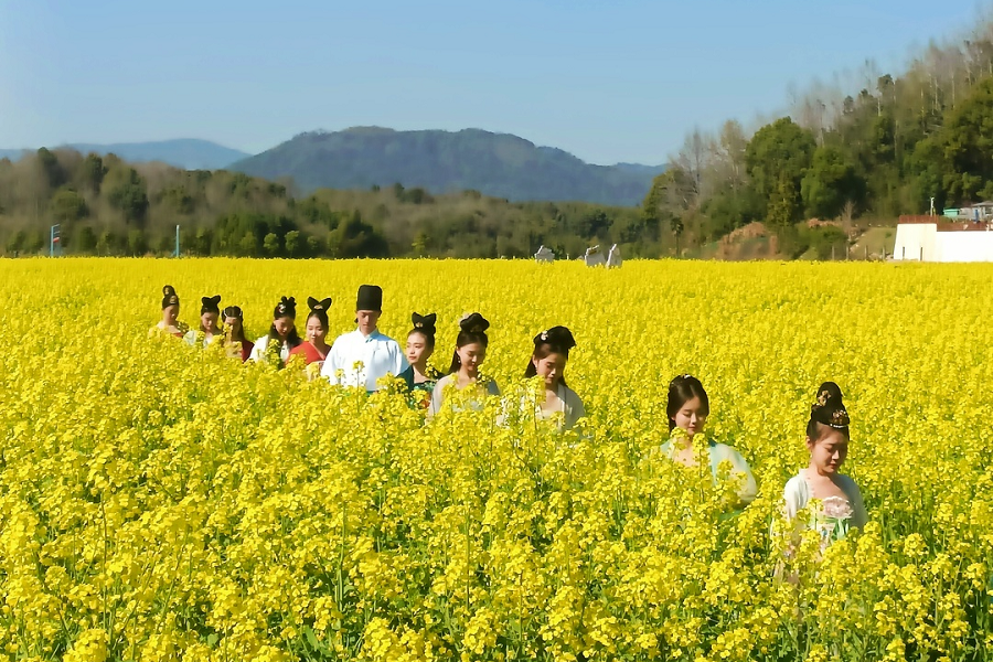 High-speed rail + Tourism-Encounter the most Beautiful Chinese Village