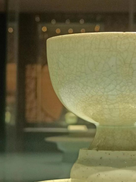 Meet the Museum Bluish（3）Bluish white glaze cup and stand