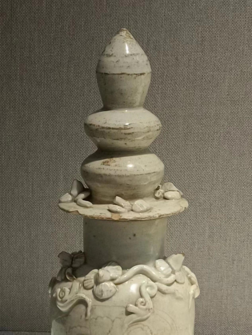 Meet the Museum (4) Bluish white glaze tomb vase