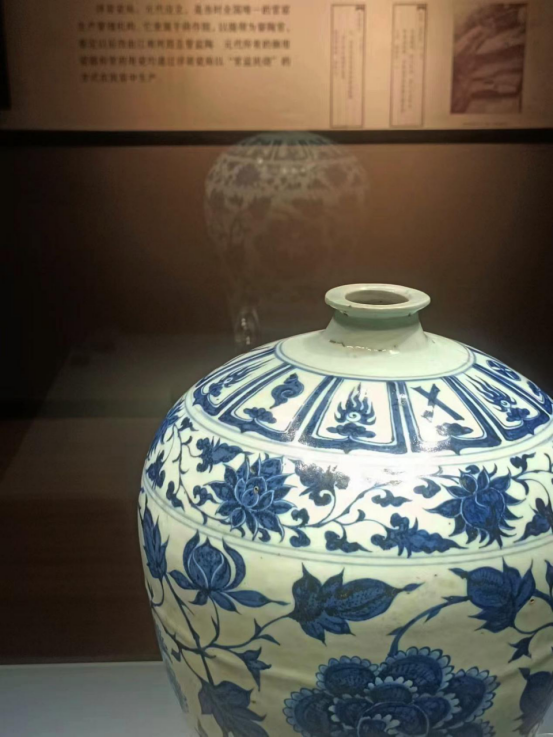 Meet the Museum (6) Blue and white plum vase