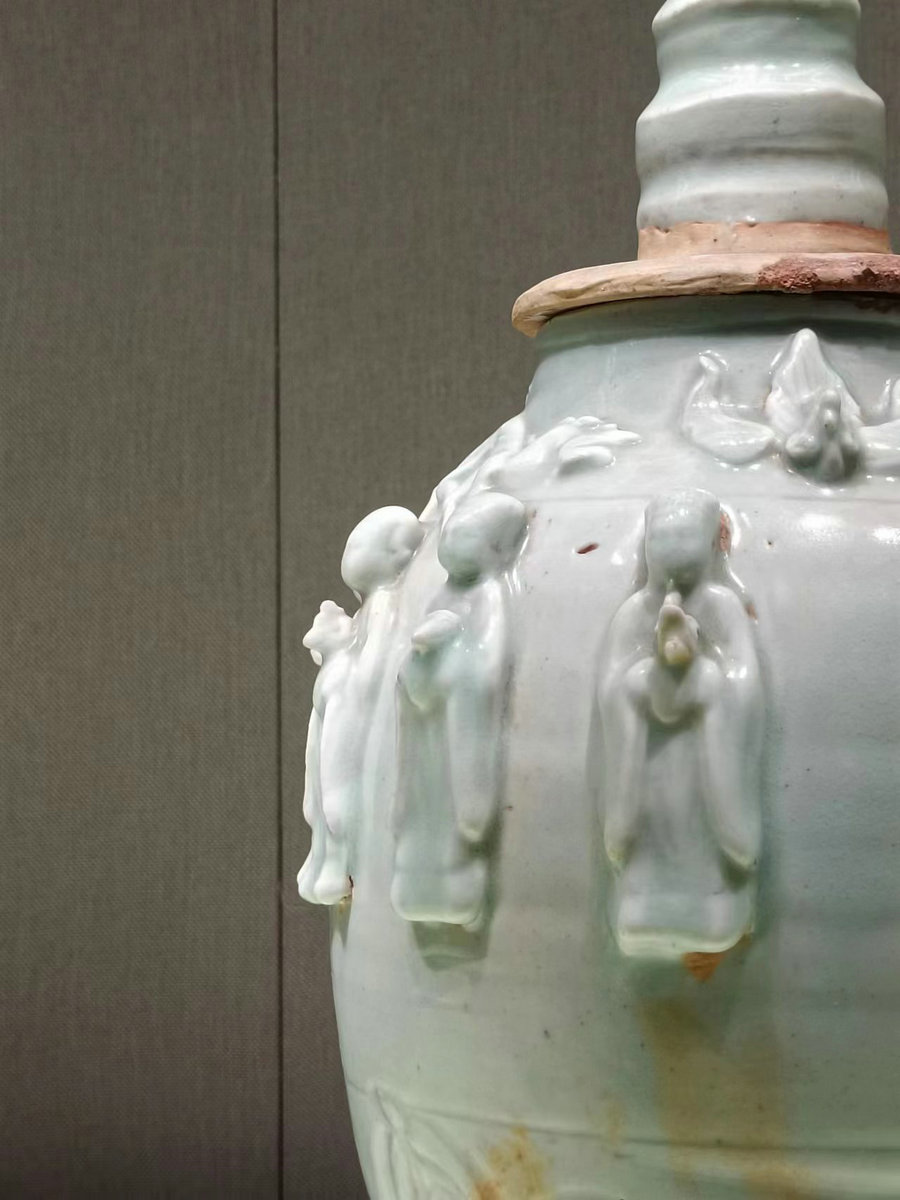 Meet the Museum (8) Bluish white glaze tomb vase
