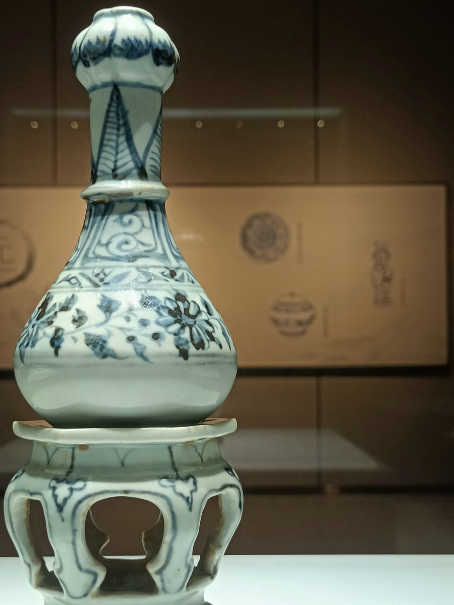 Meet the Museum (9) Blue and white vase with a stand