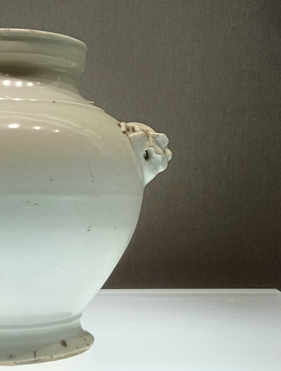 Meet the Museum (10) Egg white glaze pot with double ears