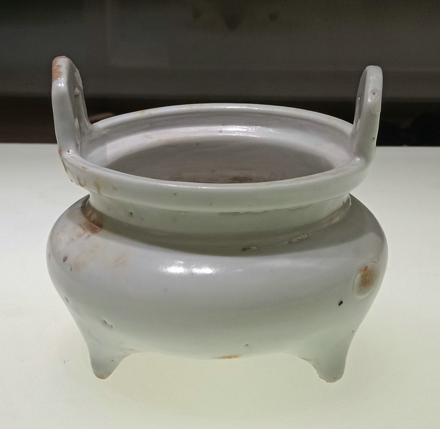 Meet the Museum (18) White glaze tri-pod censer
