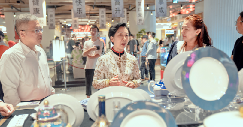 The Jingdezhen Municipal Government delegation visited Dubai, UAE for research.