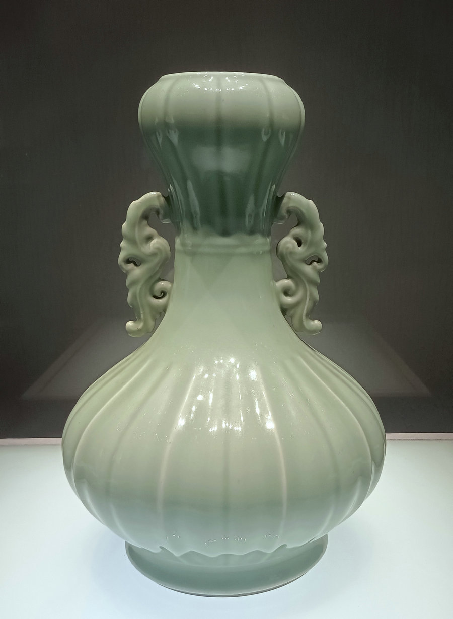 Meet the Museum (38) Pea green glaze ridged melon vase