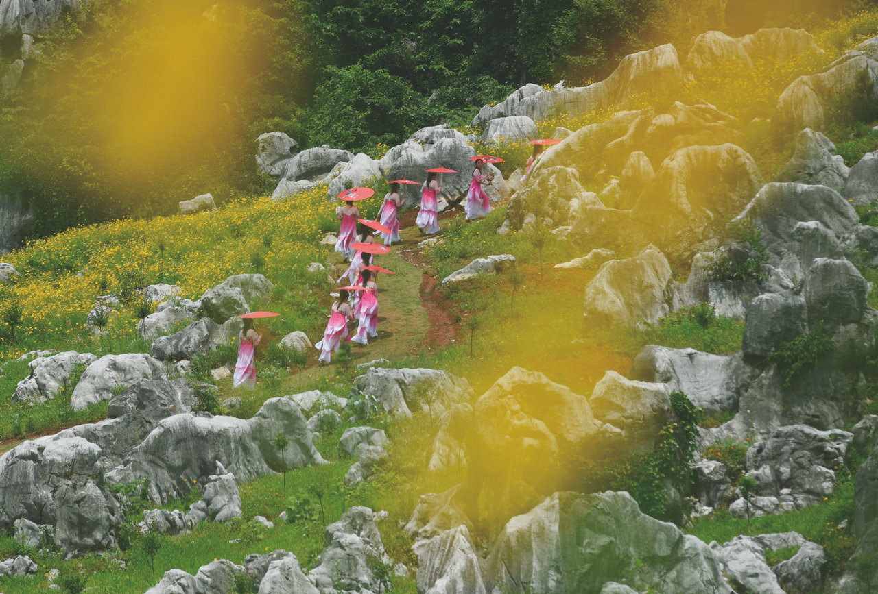 China implements measures to facilitate foreigners visiting China