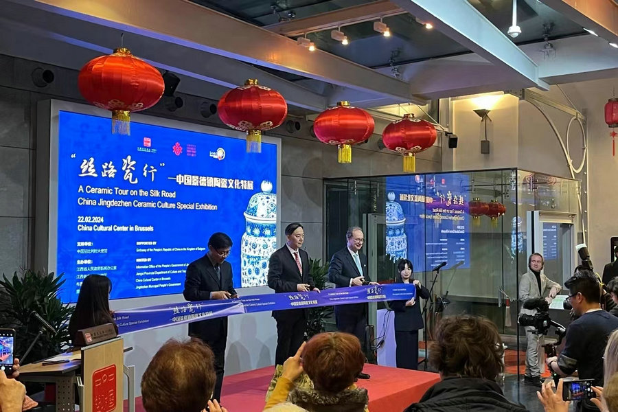 44 pieces of  Jingdezhen ceramic artworks displayed on Brussels