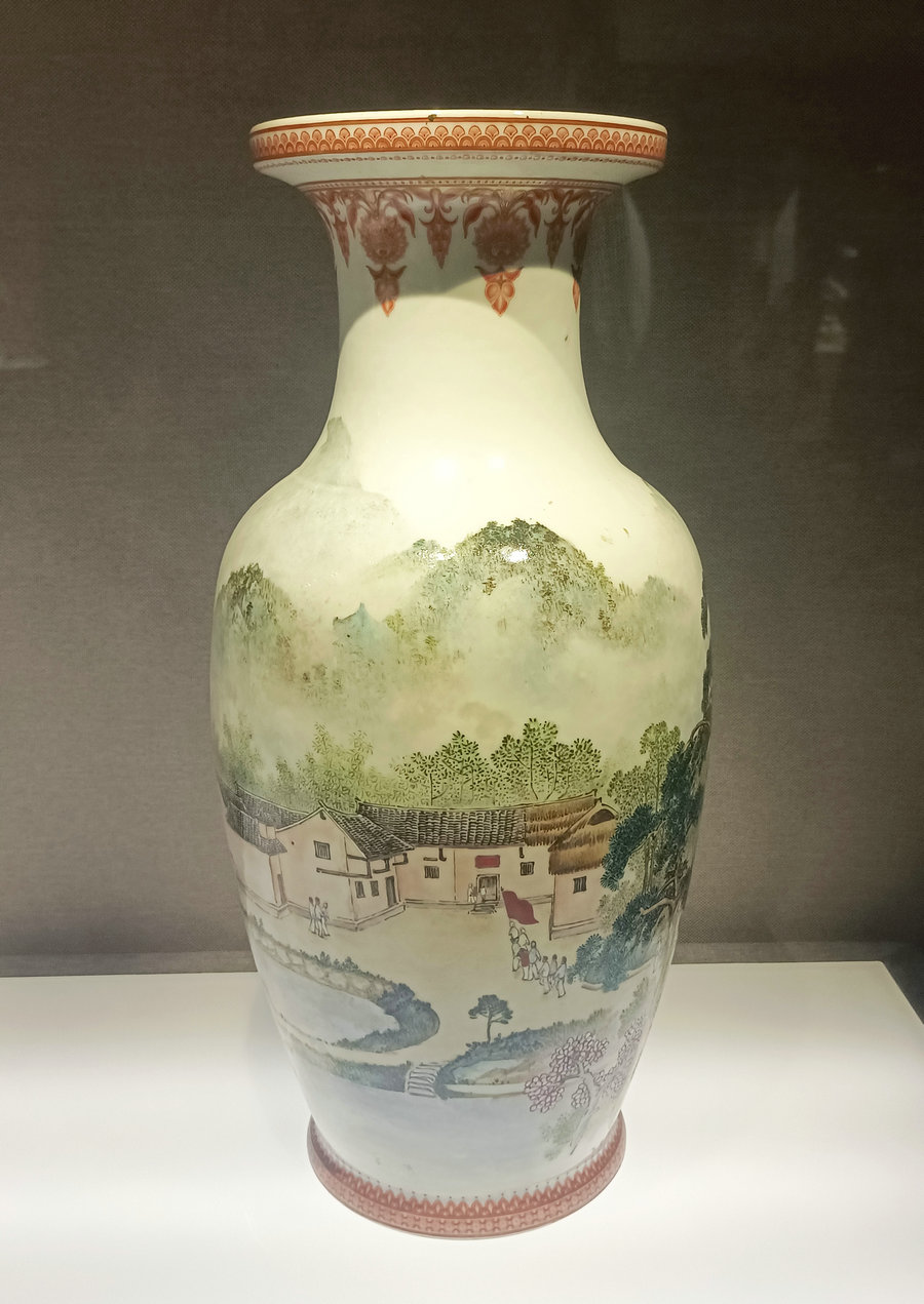 Meet the Museum(149) Famille rose vase