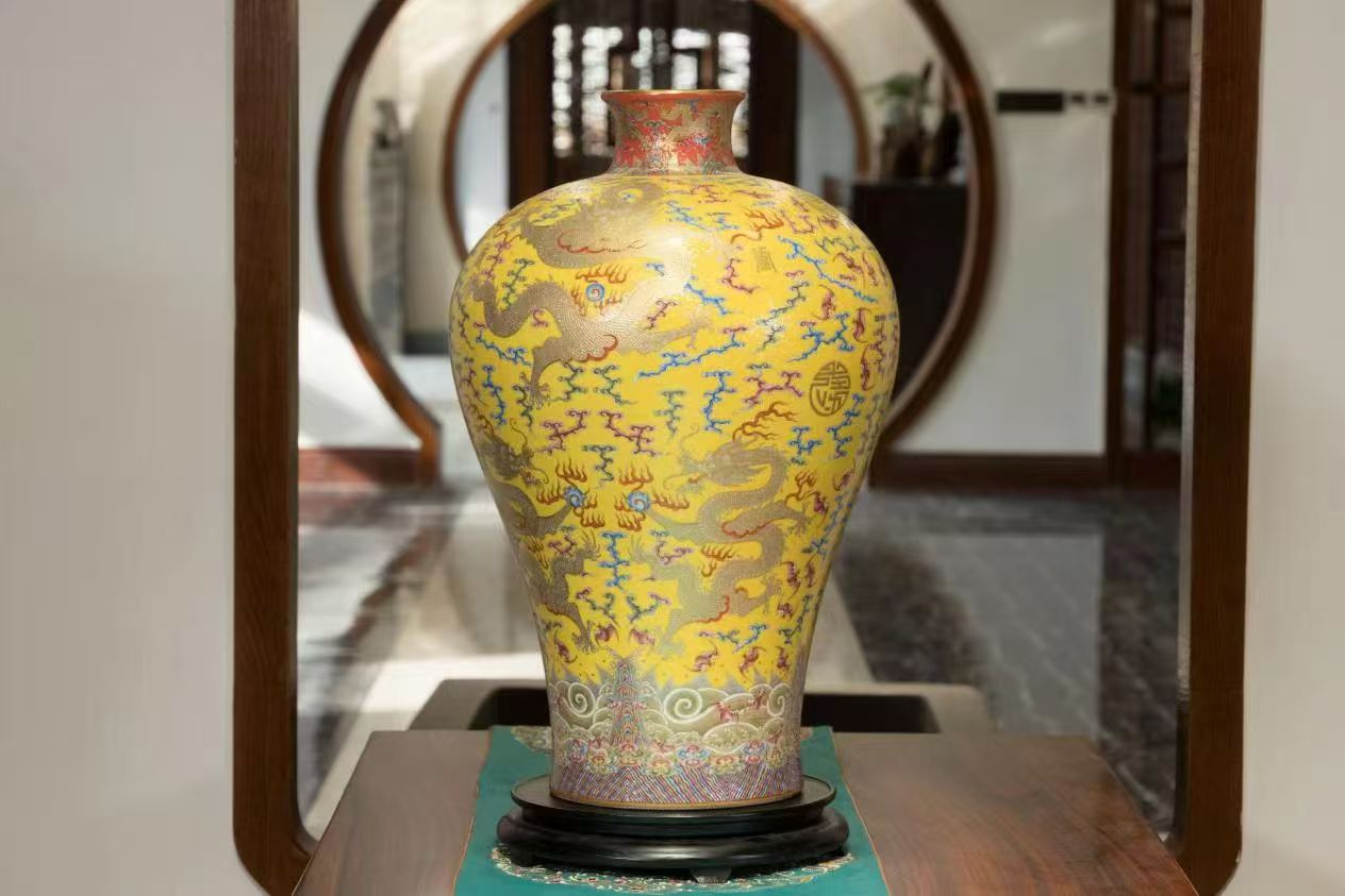 Meet the Museum(224)Famille rose painted gold kowloon imperial plum Vase  #千馆之城看新区