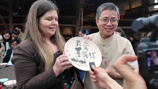 Diplomatic Envoys' Take While Arriving at the Jingdezhen