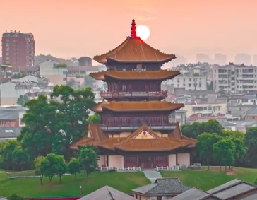 In the fleeting shadows, a frame from the east enters Taoyang Alley in a second