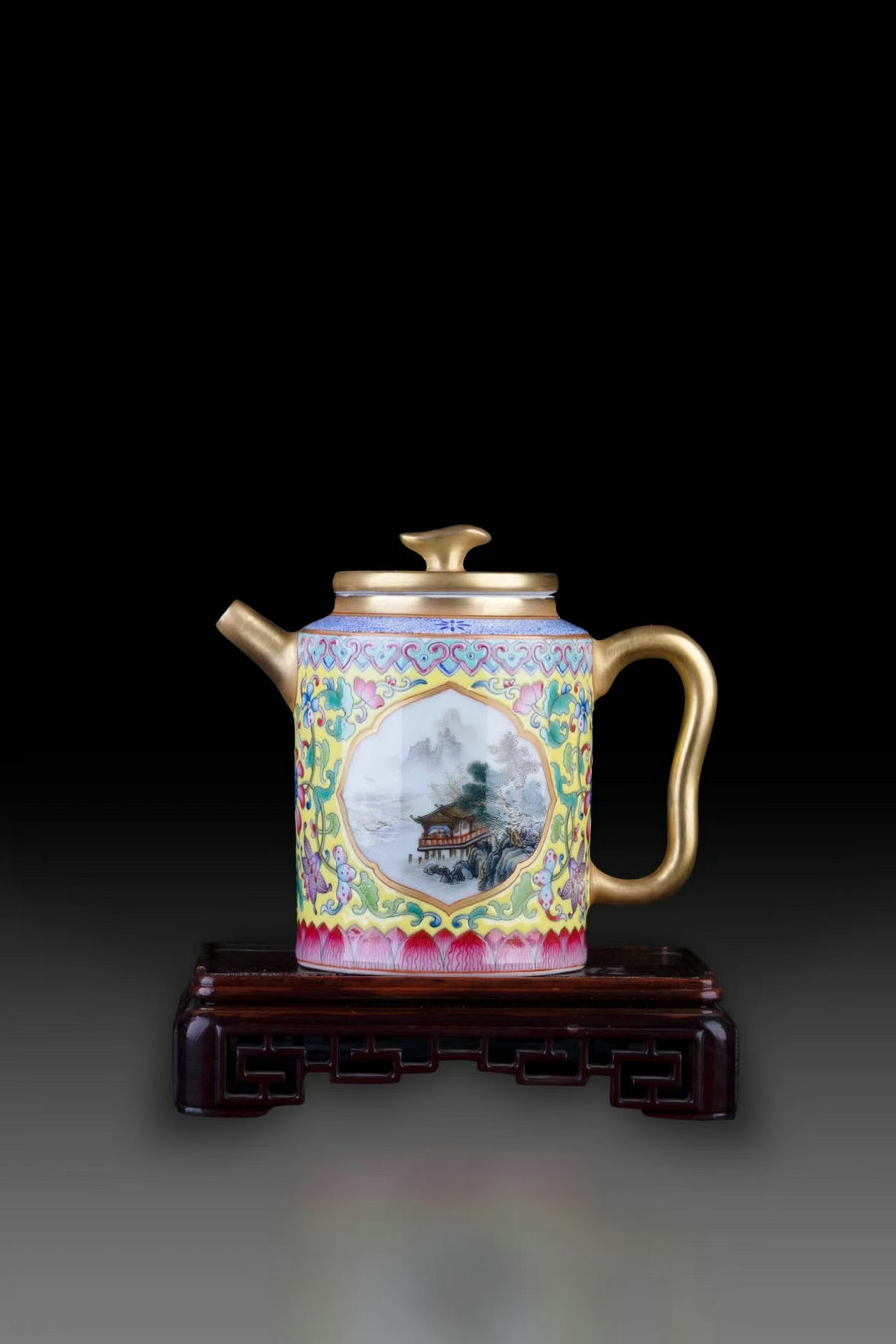 Meet the Museum(250) Yellow glaze famille rose landscape pattern pot