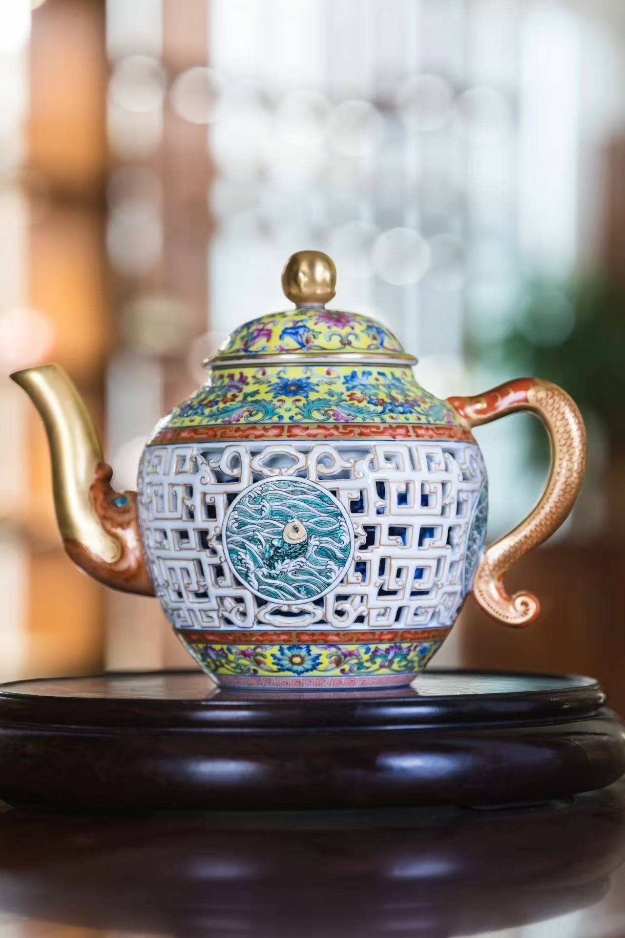 Meet the Museum(260）Colour enamels pierced teapot