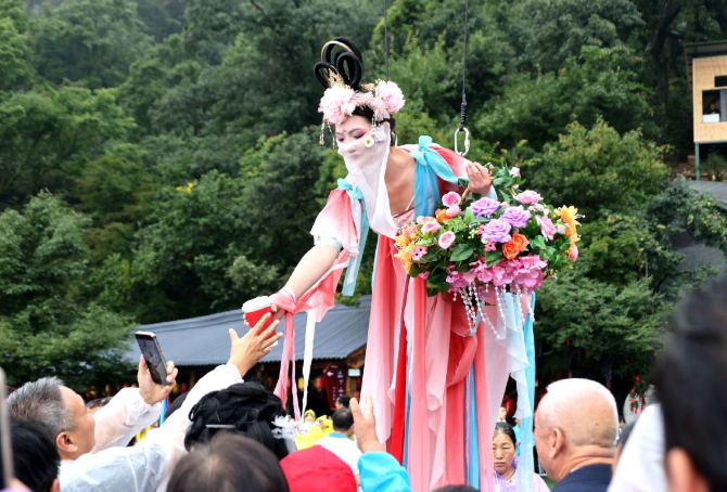 Favorable policies set off inbound tourism boom