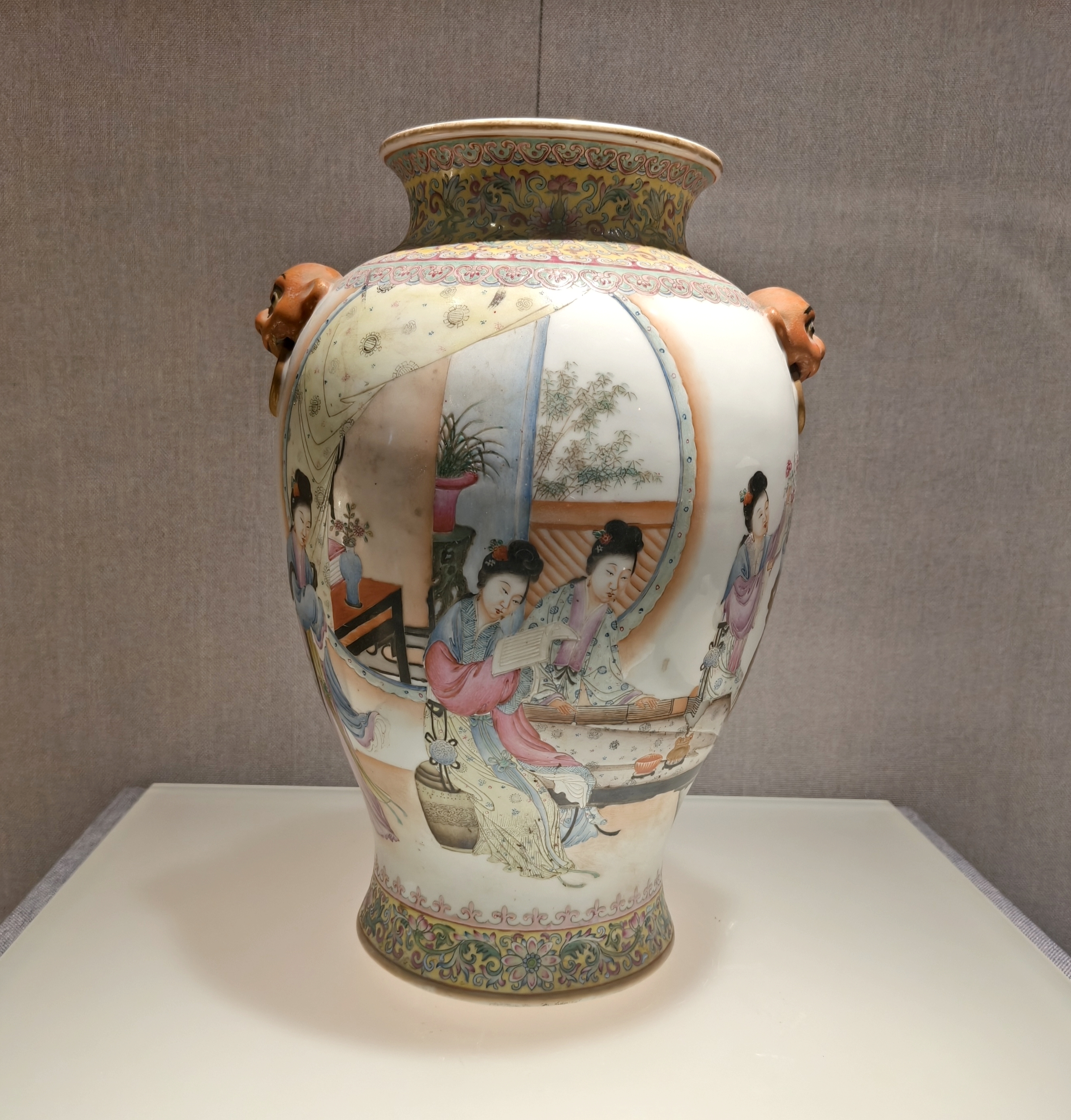 Meet the Museum(269）Famille-rose vase with animal-mask ears design for ladies