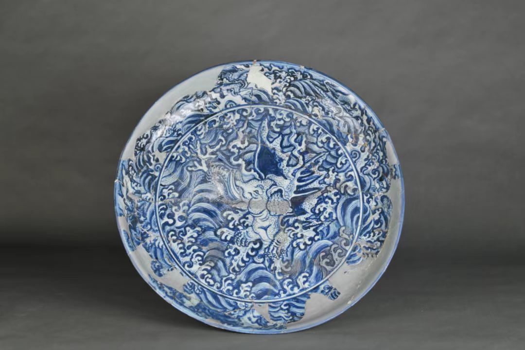 Meet the Museum(280)Blue-and-white porcelain plate with sea monster pattern
