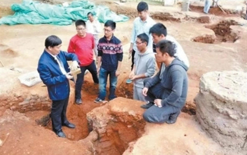 Archaeologist in Jingdezhen dedicates over 40 years to ceramic research