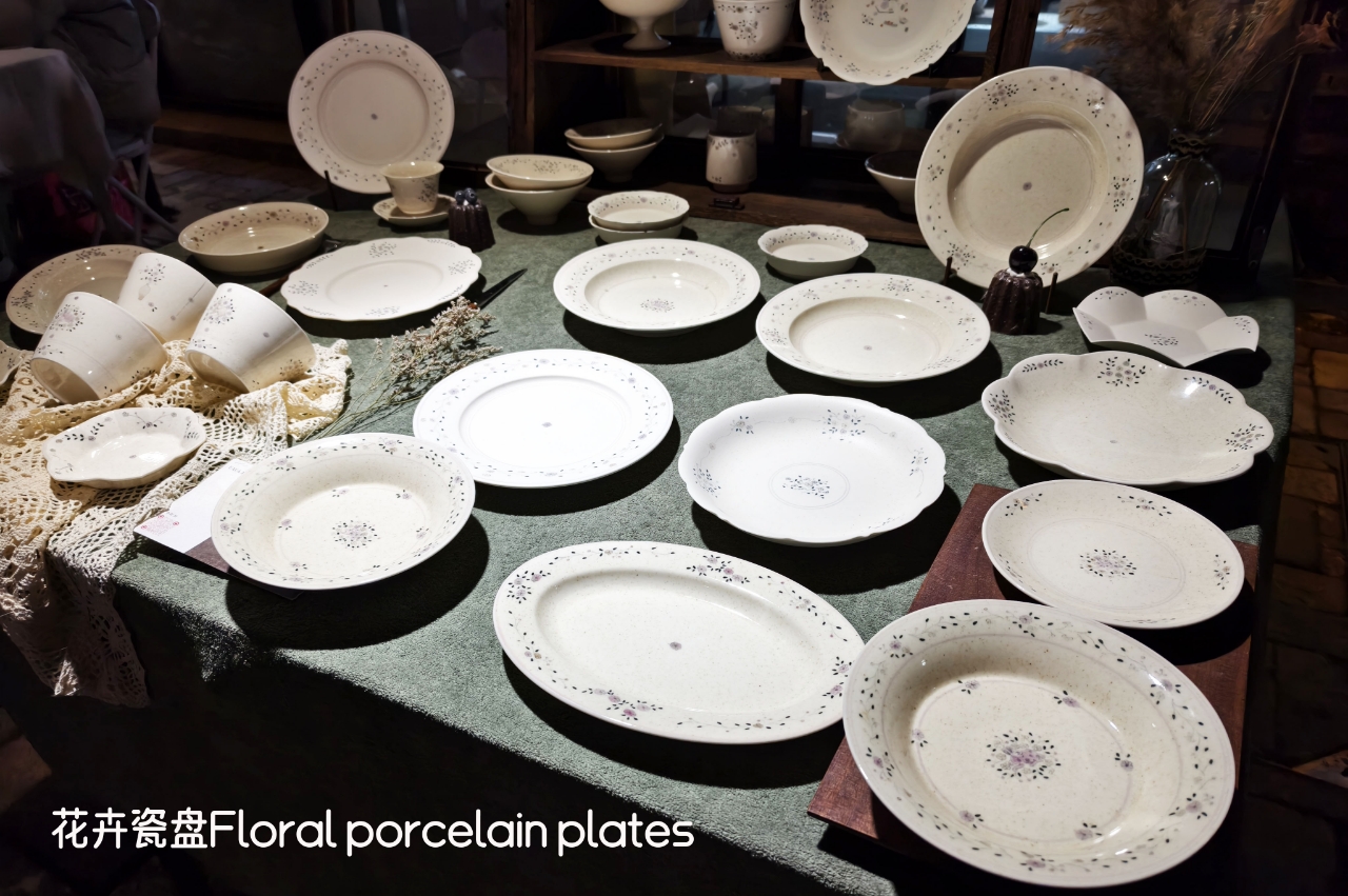 Floral porcelain plates