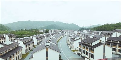 Fuliang, Jiangxi province: Tea fragrance on the mountain, New house below the mountain