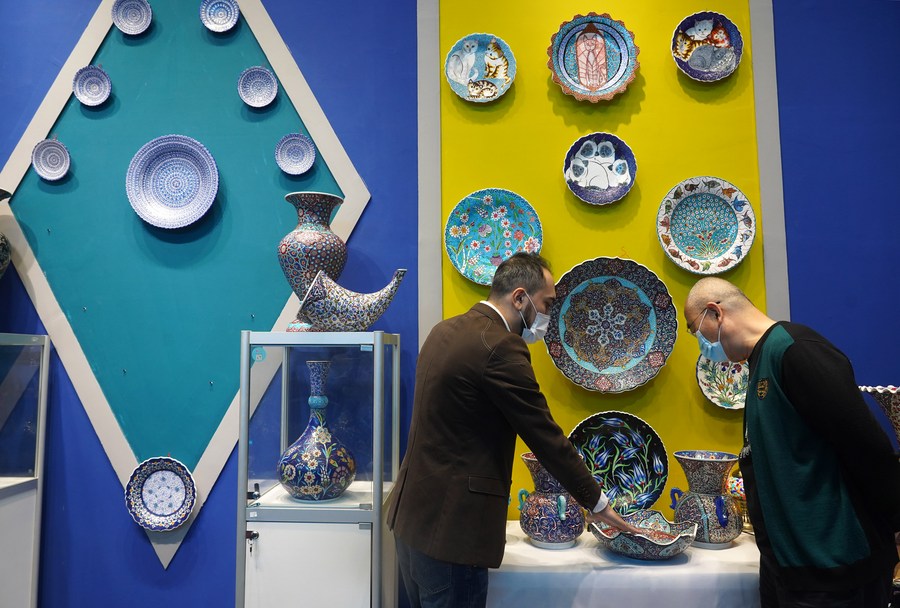 Foreign potters mould dreams in China