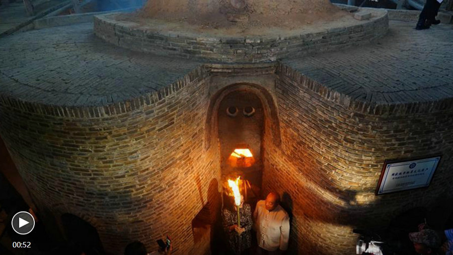 Ancient-style kiln ignited in China's porcelain capital