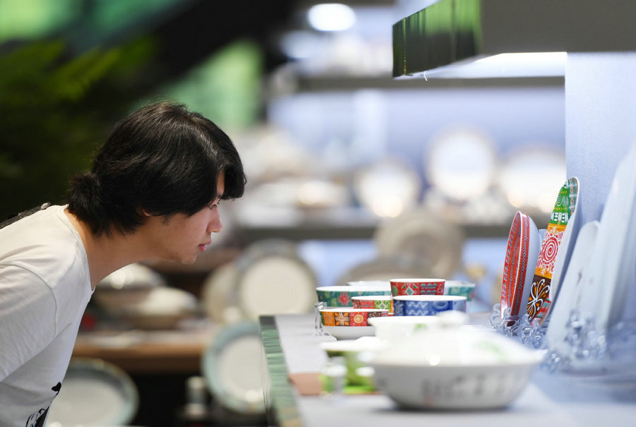 Jingdezhen shapes ceramic innovation