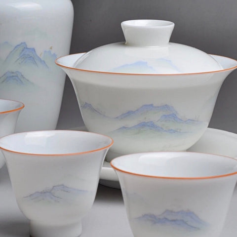 3 Differences Between Jingdezhen and Dehua Porcelain