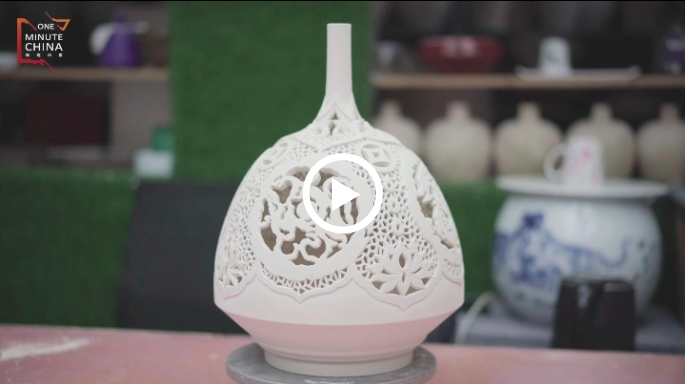One Minute China: Porcelains that look like lanterns